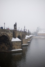 Karlův most pod sněhem