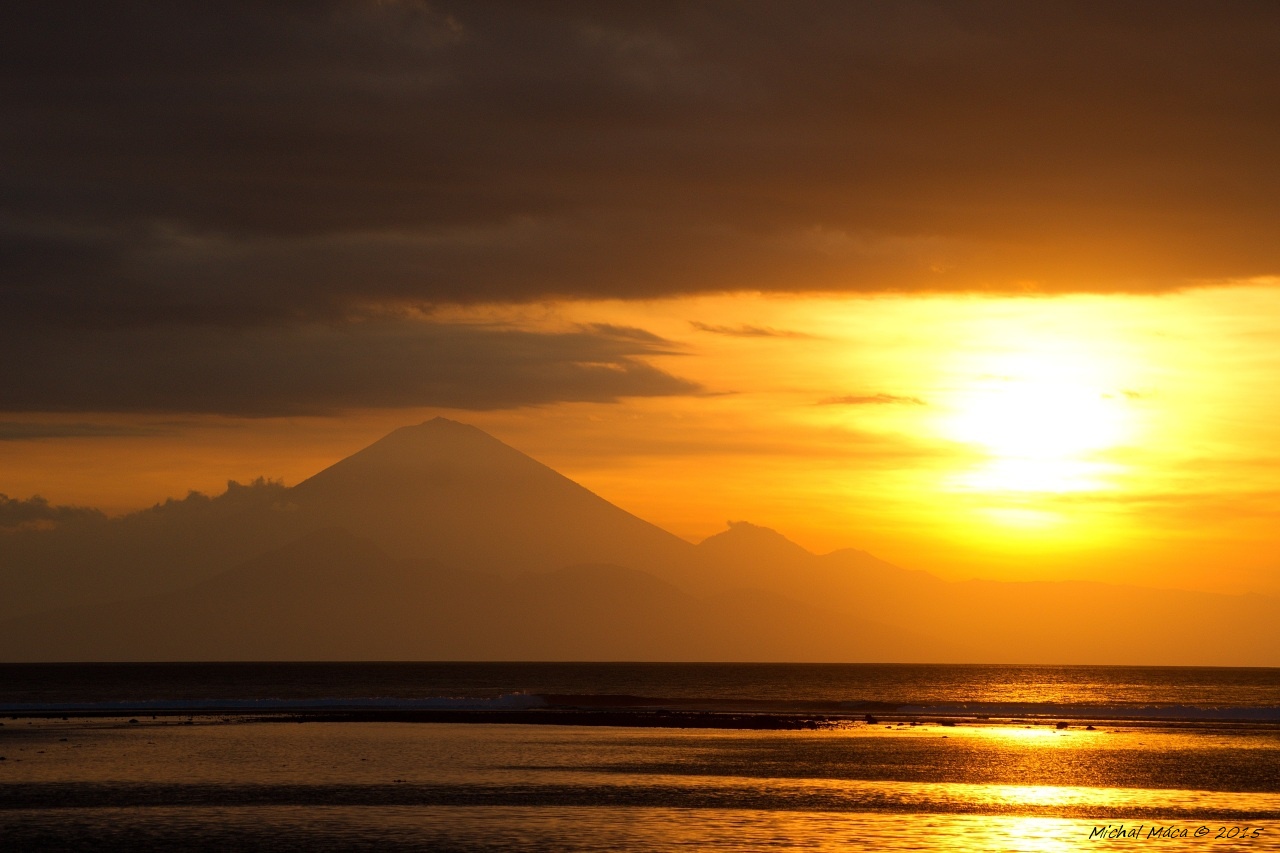 Západ slunce nad Bali
