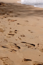 Stopy na pláži