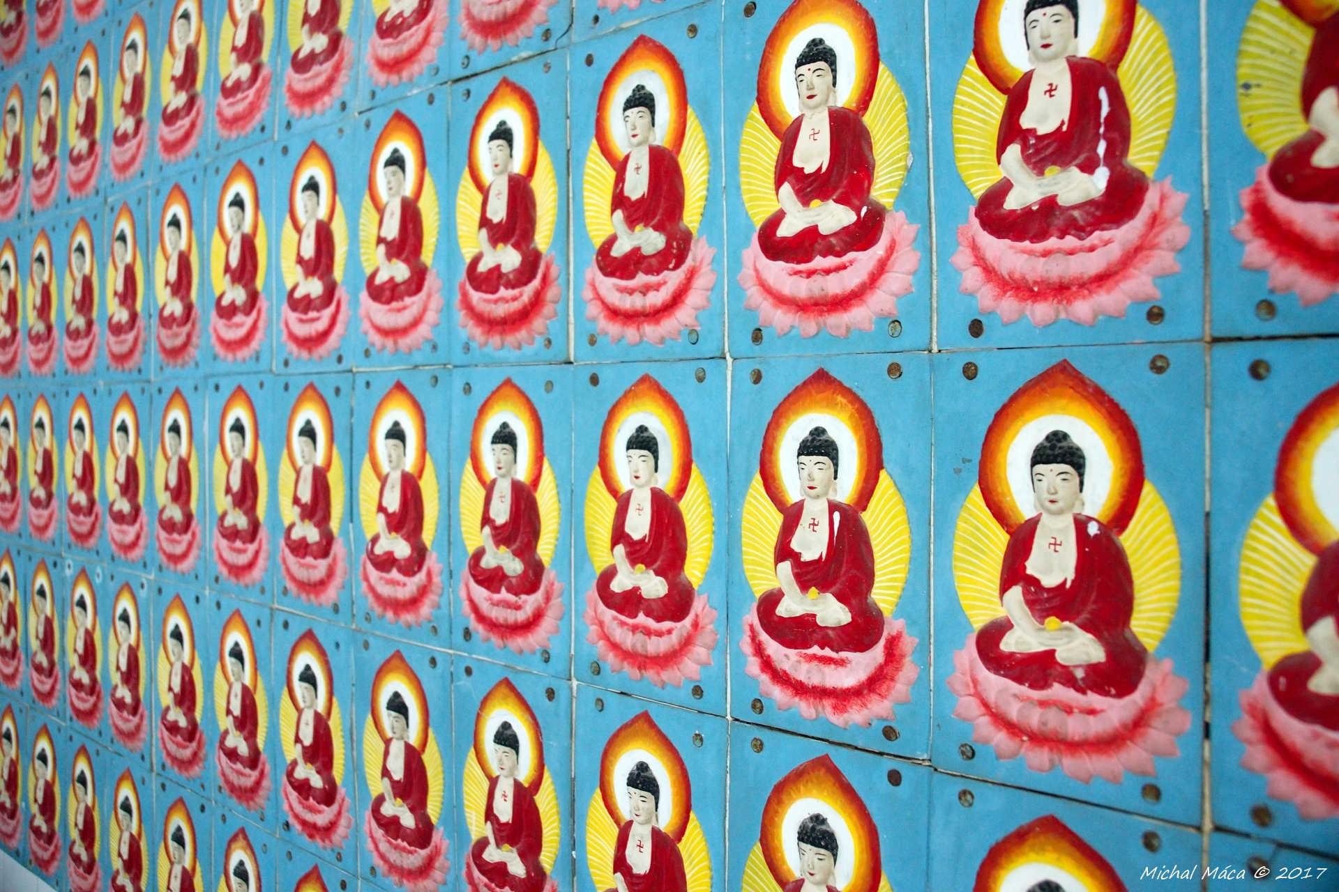 Obklad z buddhů