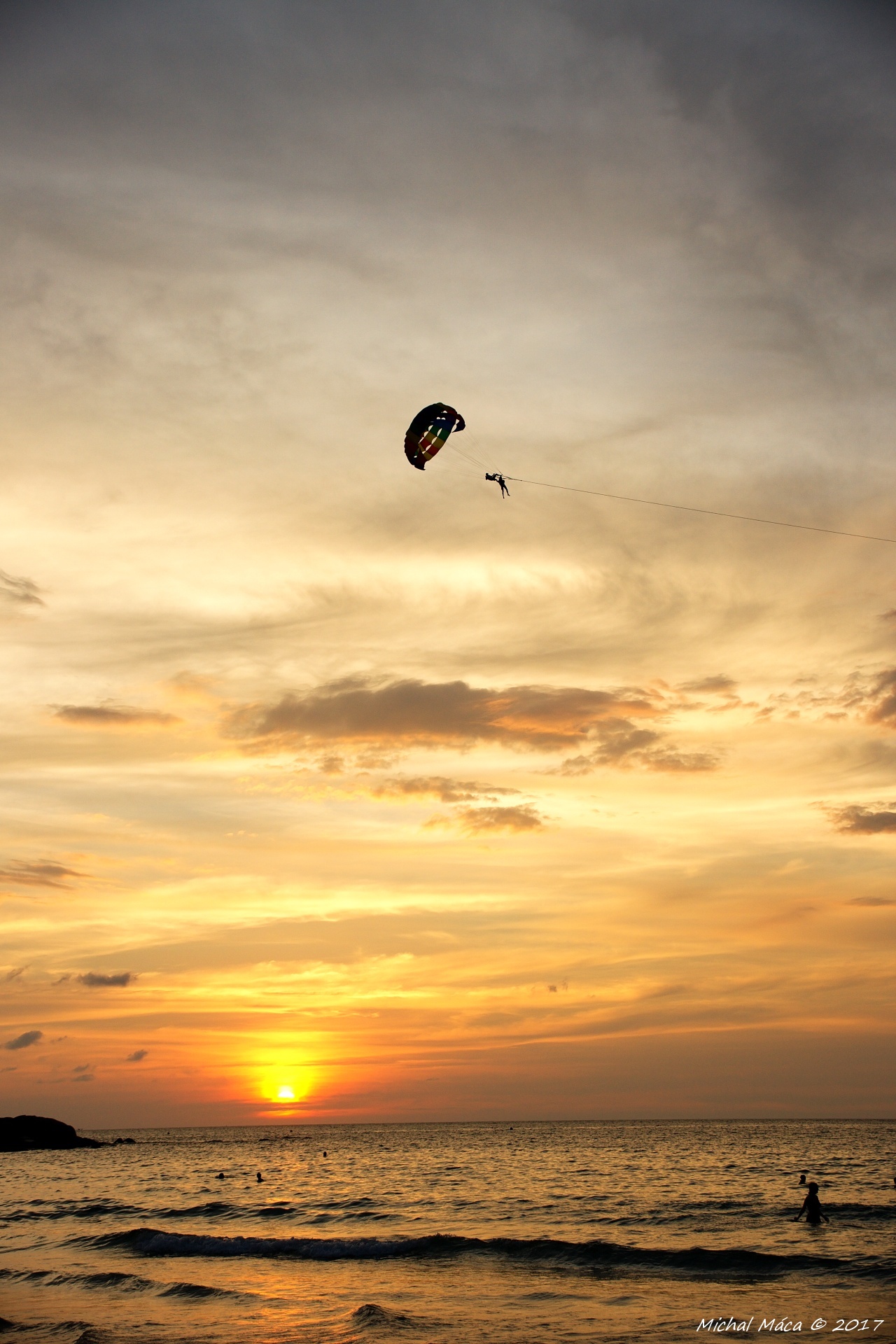 Paragliding za západu slunce